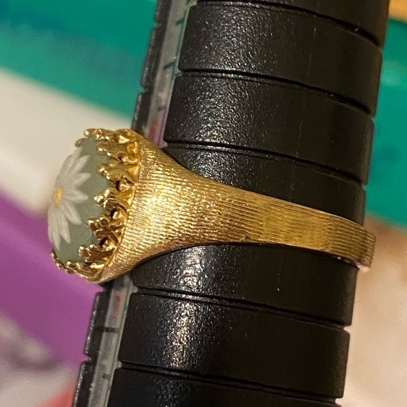 Solid 14 karat gold, green, white and yellow flower Vintage style Wedgwo… - Picture 8 of 14